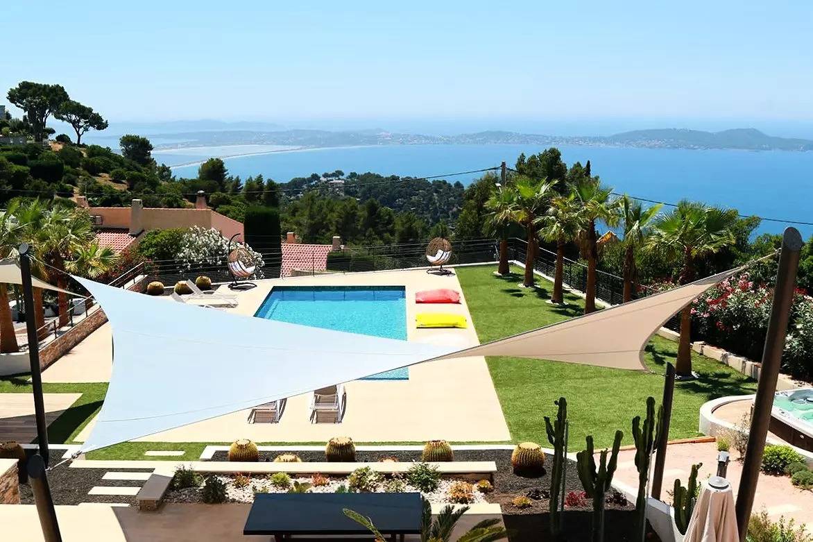 Villa für 10 Personen mit Meerblick und beheiztem Schwimmbad in Carqueiranne in Carqueiranne, Toulon Region