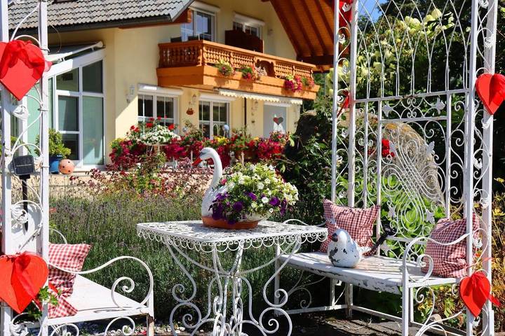 Ferienwohnung für 4 Personen, mit Garten und Ausblick sowie Pool in Eisenbach - 2