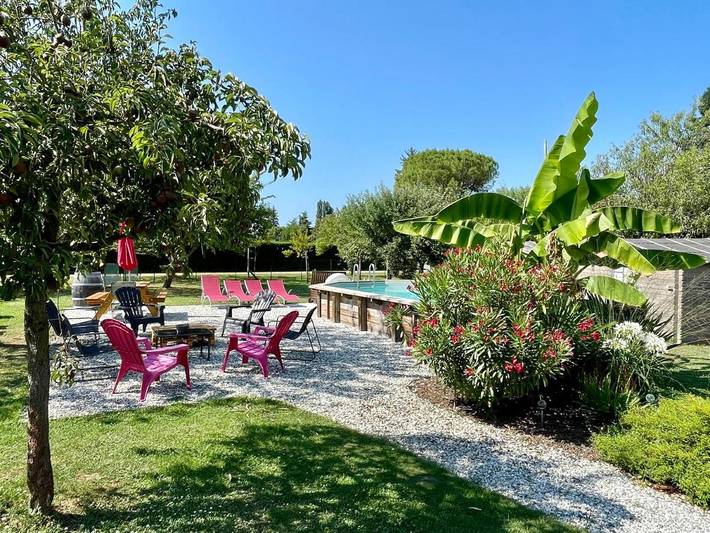 Location de vacances pour 14 personnes, avec jardin et piscine, adapté aux familles à Eynesse