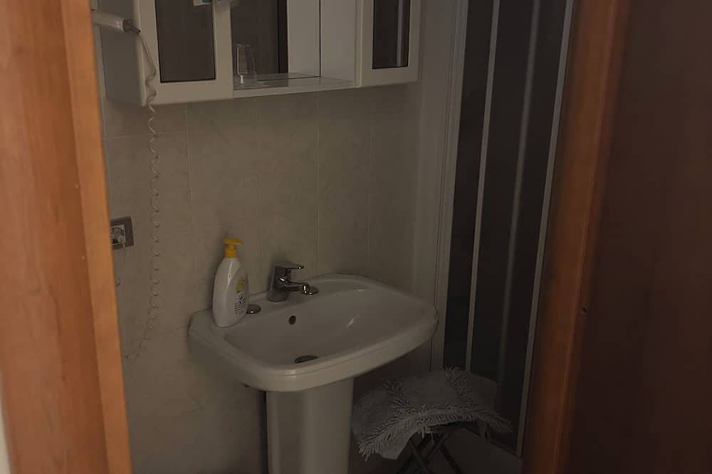 Charming townhome in lovely Francavilla al mare with Ac, Wifi in Francavilla al Mare, Chieti Province