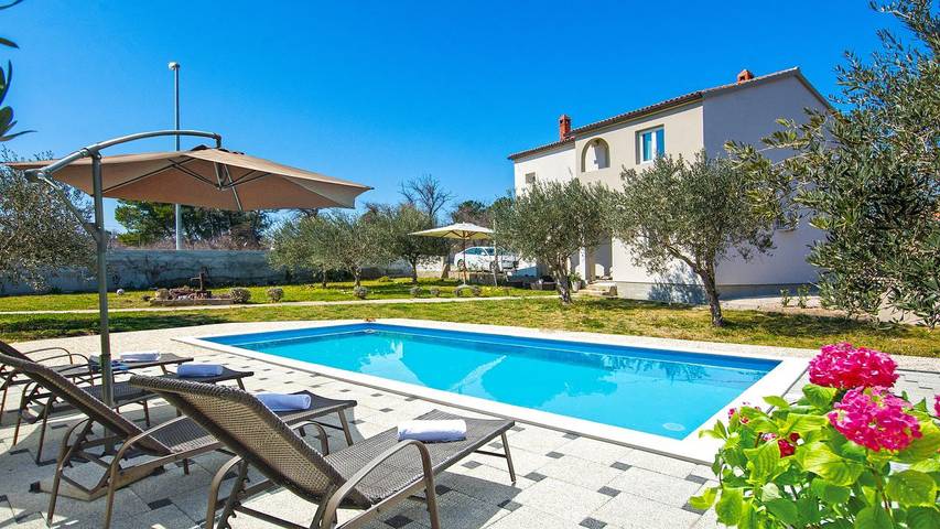 Ferienhaus für 14 Personen, mit Pool und Terrasse - 1