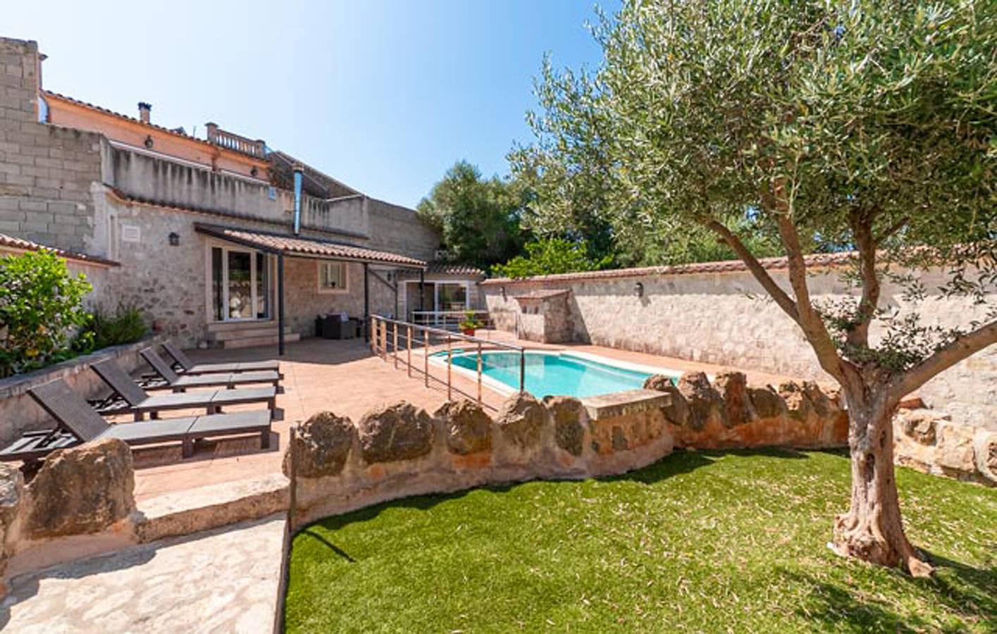 Cozy Apartment with Pool, Terrace & WiFi near Maria de la Salut in Maria de la Salut, Majorca Center