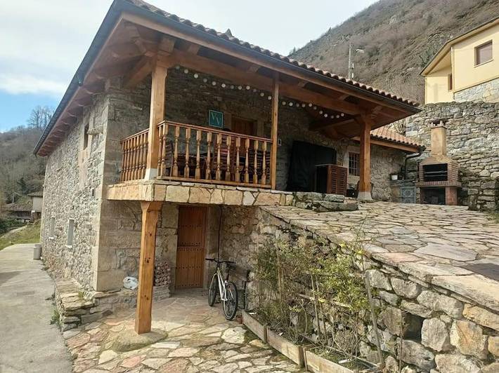Casa rural para 7 personas, con Balcón además de Terraza y Vistas en Belmonte de Miranda - 2