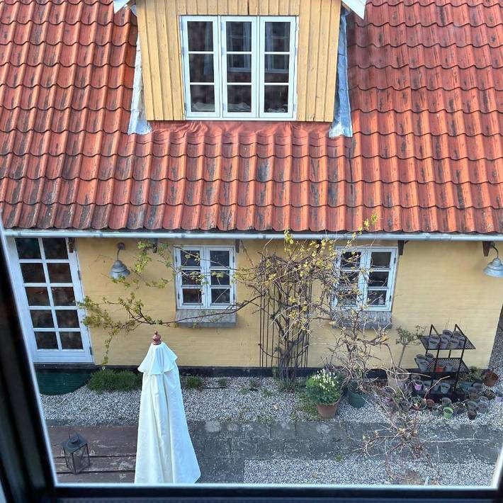 Ferielejlighed for 3 personer, med Balkon og Terrasse såvel som Have og Udsigt i Køge
