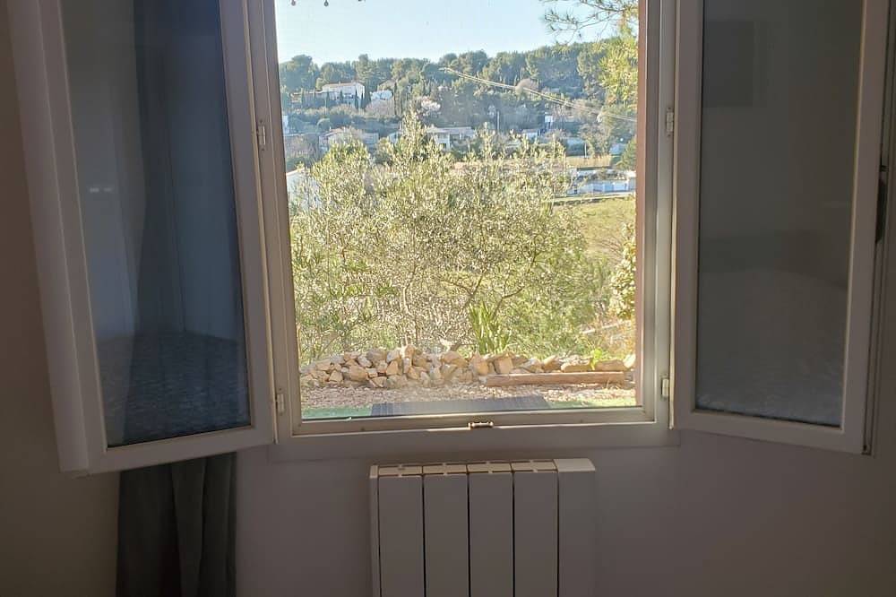 Lovely, quiet gîte in the hills of Provence in Beaucaire, Nimes region