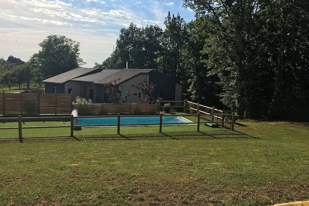 Maison sur les hauteurs du Roc avec piscine in Le Roc, Quercy