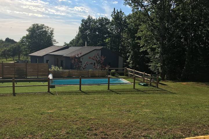 Location de vacances pour 8 personnes, avec terrasse à Le Roc