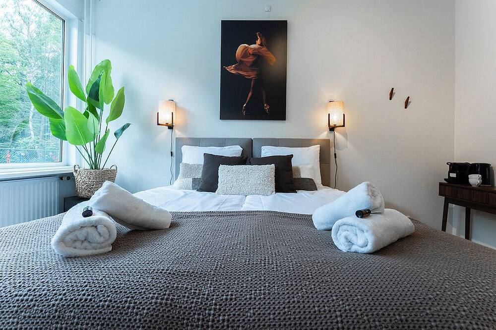 Geheel appartement, Op zoek naar een praktische en betaalbare plek in de buurt van Tilburg Universiteit? Deze privékamer is perfect voor studenten, solo-reizigers of korte verblijven en biedt een comfortabele en ontspannen plek om tot rust te komen na een dag in de stad in Tilburg, Noord-Brabant