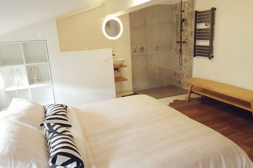 Maison climatisée au coeur de village très calme avec piscine privée in Puget-Ville, Côte méditerranéenne (France)