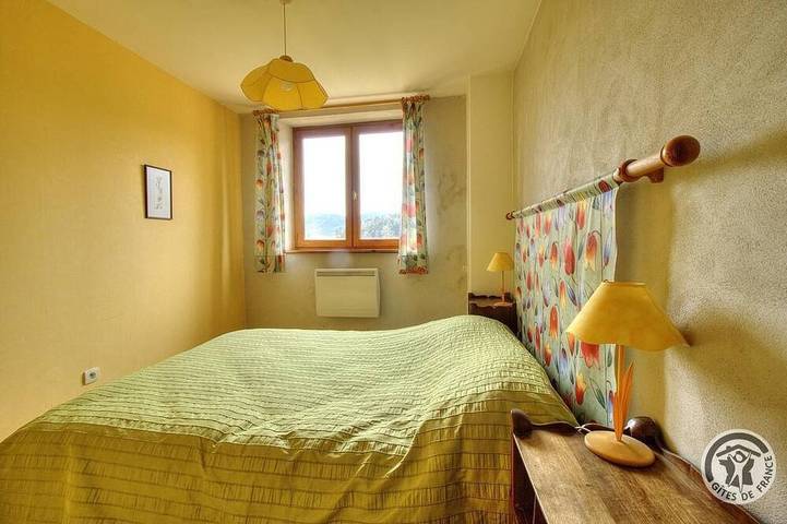 Location de vacances pour 8 personnes, avec jardin et piscine, animaux acceptés à Poule-les-Écharmeaux - 2