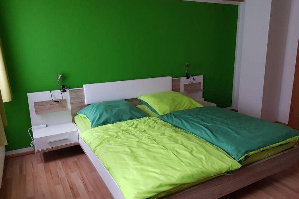 Ganze Wohnung, Ferienwohnung 110qm, 3 Schlafzimmer, max. 6 Personen in Gomadingen, Neckar-Alb