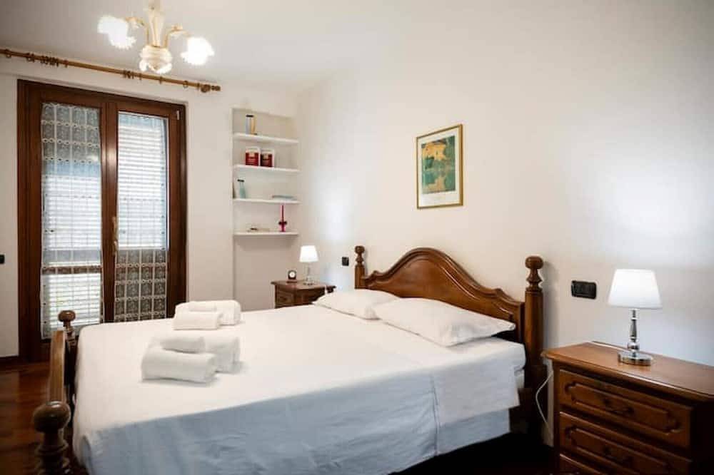 Appartamento intero, La Via per Tharros Iun Q8791 appartamento in centro con parcheggio e cortile in Oristano, Campidano