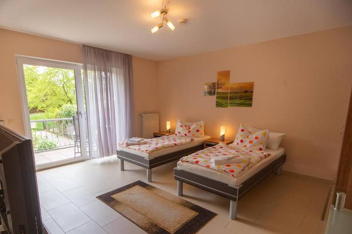 Ferienwohnung für 4 Personen, mit Ausblick und Garten in Wolf - 2