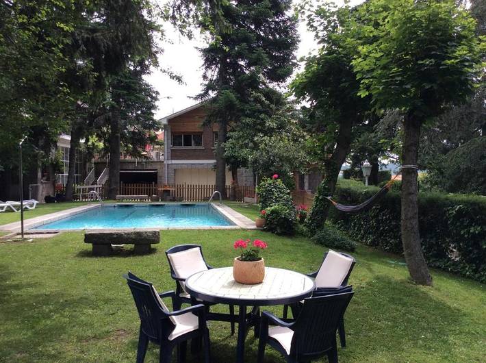 Chalet para 13 personas, con piscina y sauna además de jardín y vistas, Se admiten mascotas en Puerto de Navacerrada - 2