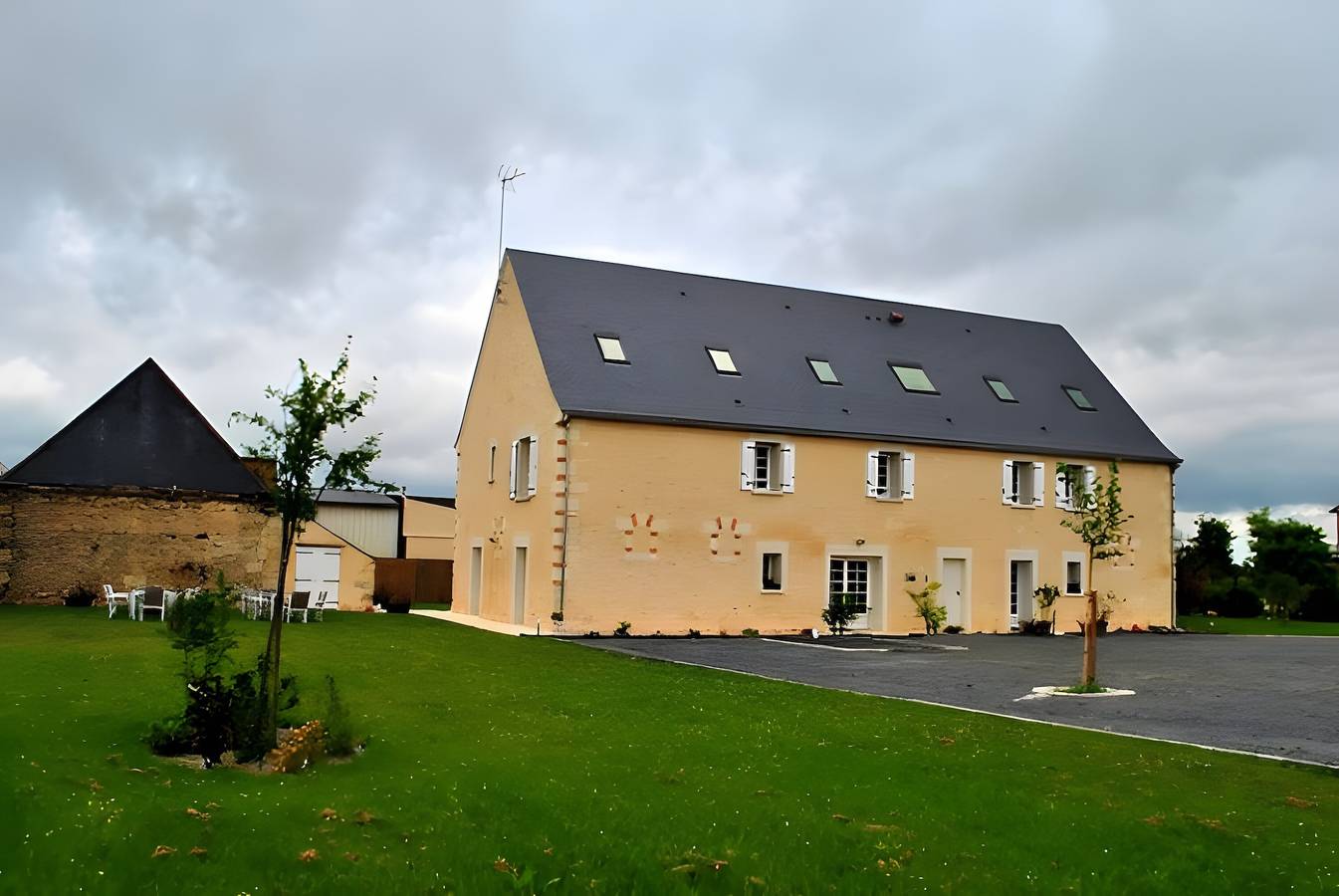 Ferienhaus 'Gîte De L'orchidée' mit privater Terrasse, Garten und Wlan in Saint-Épain, Loire-Tal