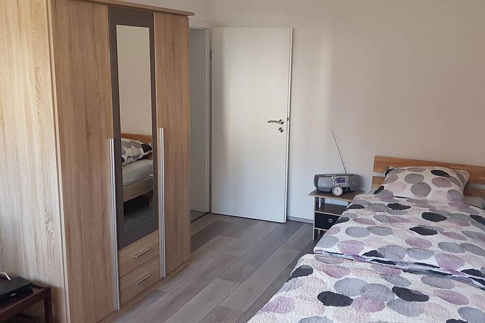Ganze Wohnung, Wochenpreis 5-Bett-Ferienwohnung, 2 Schlafräume - Ferienwohnung Eule in Mechernich, Naturpark Hohes Venn-Eifel
