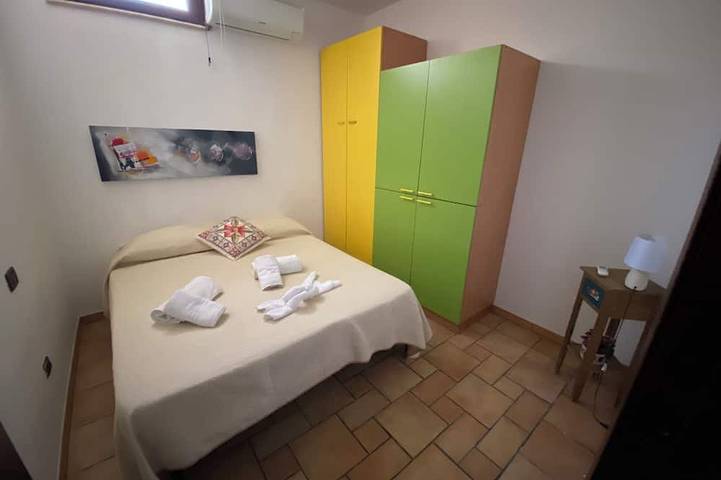 Villa Grisi con piscina e giardino indipendente in Partinico, Provincia di Palermo