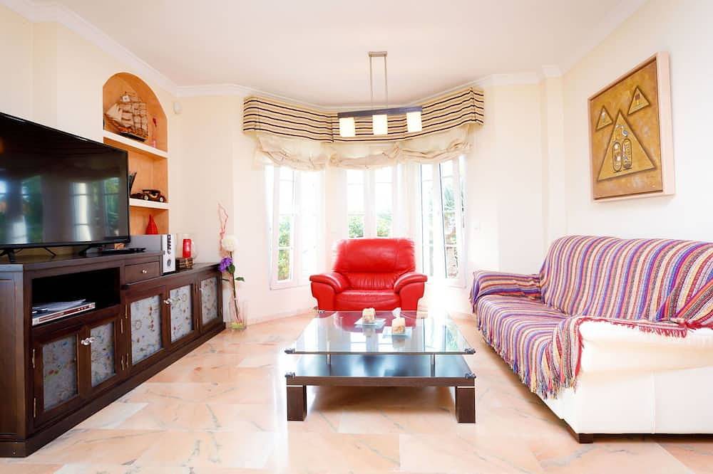 Wonderful private villa for 8 people with A/C, private pool, Wifi, Tv and terrace in Benajarafe, Vélez-Málaga