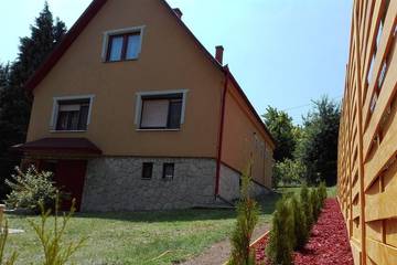 Ferienhaus für 6 Personen, mit Garten und Terrasse in Balatonalmadi