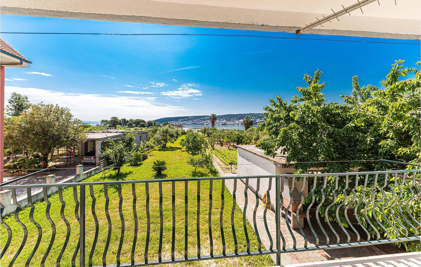 Entire holiday apartment, Holiday apartment for 5 people with terrace in Trogir, Split-Dalmatia