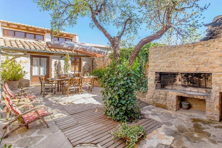 Casa rural para 12 personas, con sauna y jacuzzi además de piscina para niños y jardín, Se admiten mascotas en Alpuente