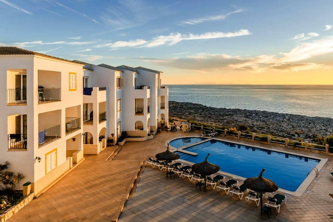 Apartamentos Blancala in Cala Blanca, Ciutadella