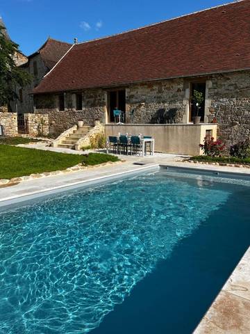 Gîte pour 16 personnes, avec jardin ainsi que piscine et vue à Fourmagnac