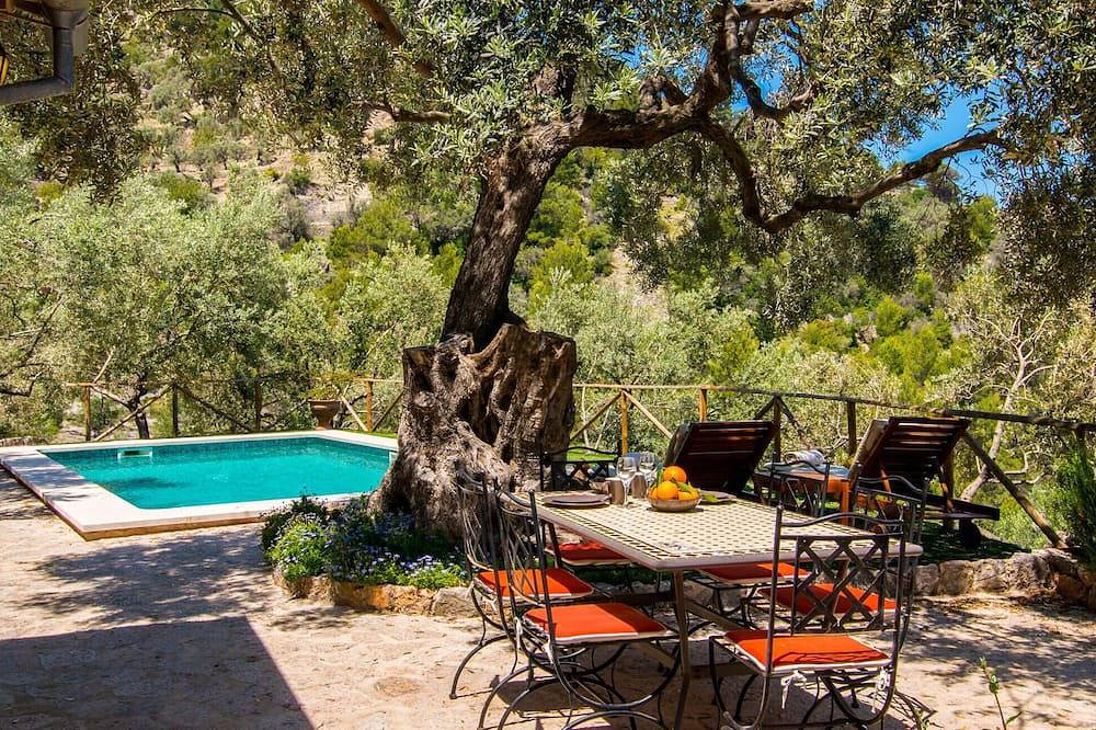 Preciosa casa en Deia con piscina privada, puede ser interior o exterior. in Deyá, Mallorca Oeste