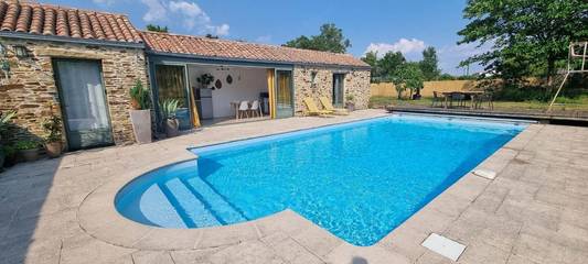 Gîte pour 4 personnes, avec vue et jardin ainsi que terrasse et piscine à Couëron