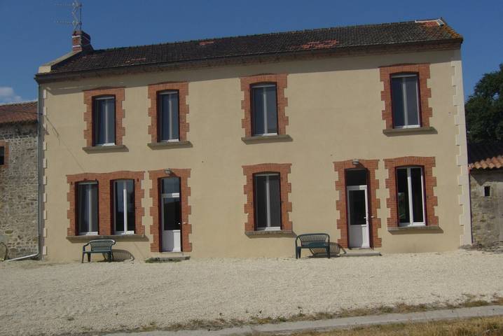 Das große Ferienhaus La Bredanchère in Lathus-Saint-Rémy, Vienne