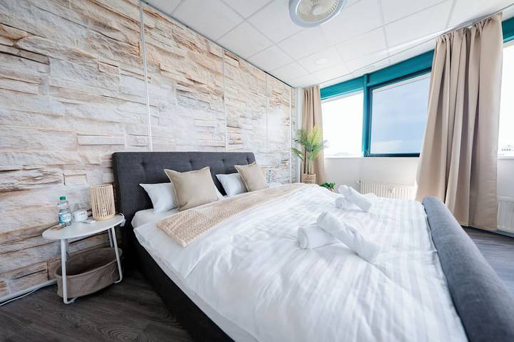 Ferienwohnung für 14 Personen, mit Whirlpool und Balkon in Karlsruhe - 2