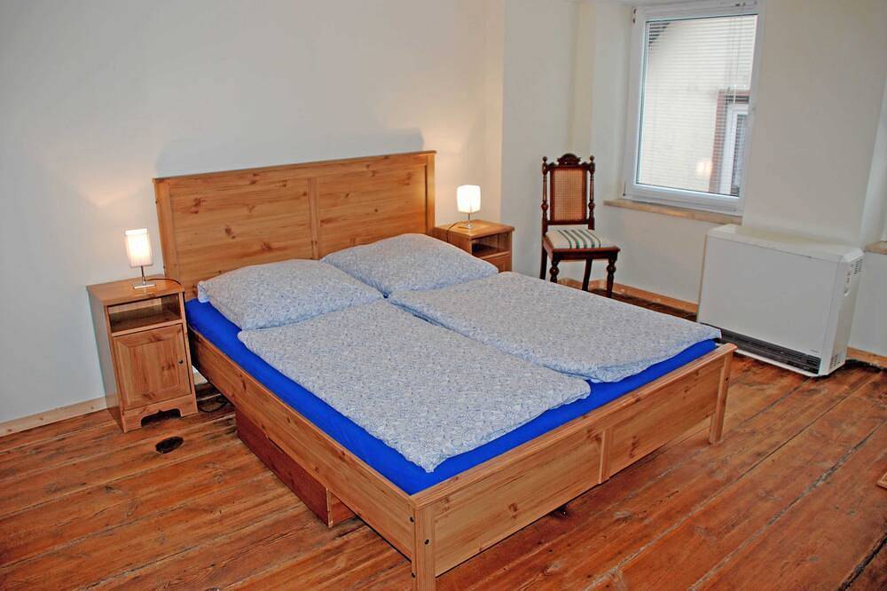 Ganze Wohnung, 07 Ferienwohnung Muttland mit Kamin - Ferienwohnungen im Gutshaus Gnies in Ralswiek, Bergen auf Rügen und Umgebung