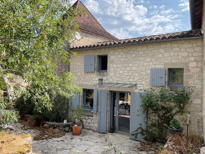 Location de vacances pour 2 personnes, avec Terrasse ainsi que Jardin et Vue à Cajarc - 2