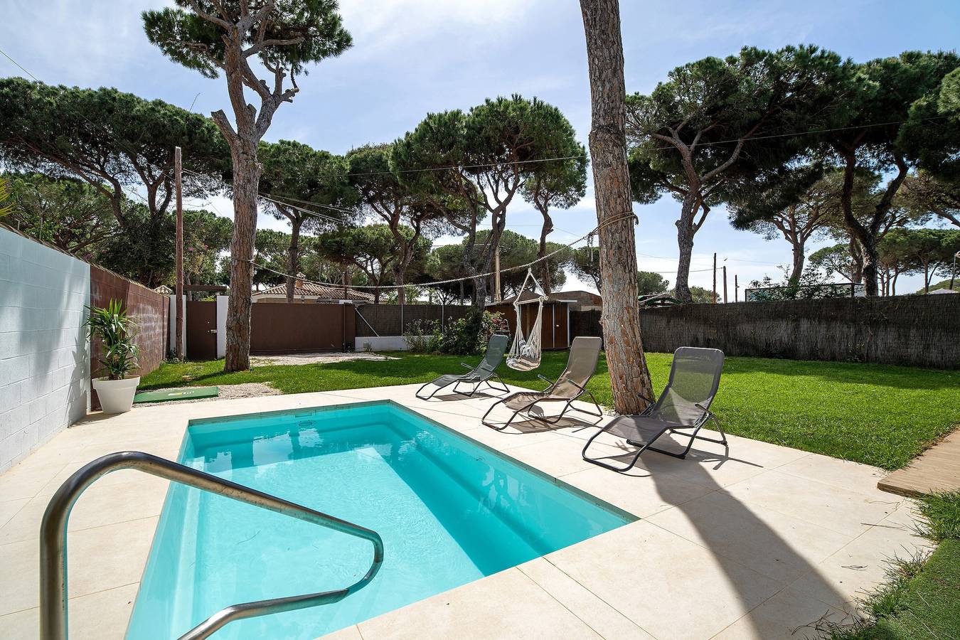 Maison de vacances 'La Pinaleta' avec piscine privée chauffée, terrasse et Wi-Fi in Novo Sancti Petri, Chiclana de la Frontera