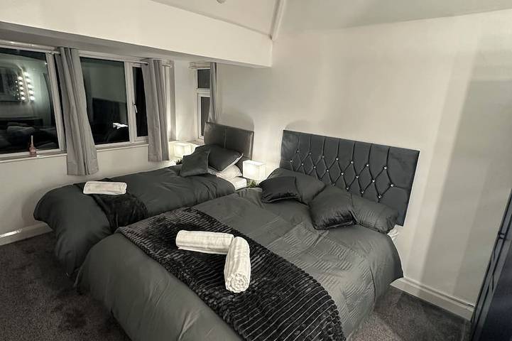 Luxury 5 Bedroom Detached House Bhx, Jlr, Nec in Birmingham, Birmingham Area
