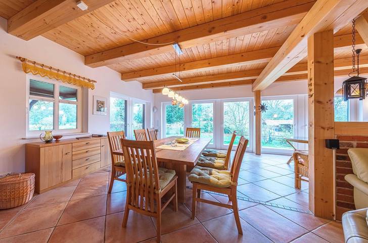 Ferienhaus für 6 Personen, mit Balkon und Terrasse sowie Garten und Sauna