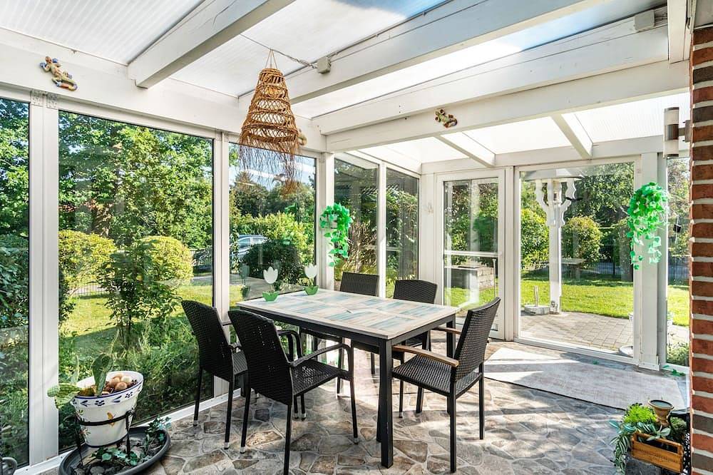 Ferienhaus mit Whirlpool und Sauna am Bernsteinsee in Wiefelstede, Ammerland