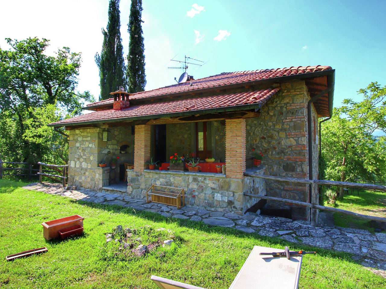 Casa Vacanza per 10 Persone in Ortignano Raggiolo, Casentino