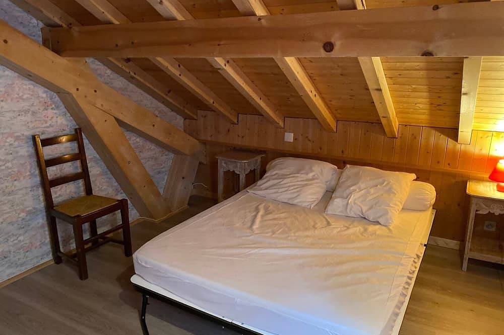 Chalet “7p Comfort – Le Refuge” with Mountain View, Private Terrace and Wi-Fi in Verchaix, Bonneville region