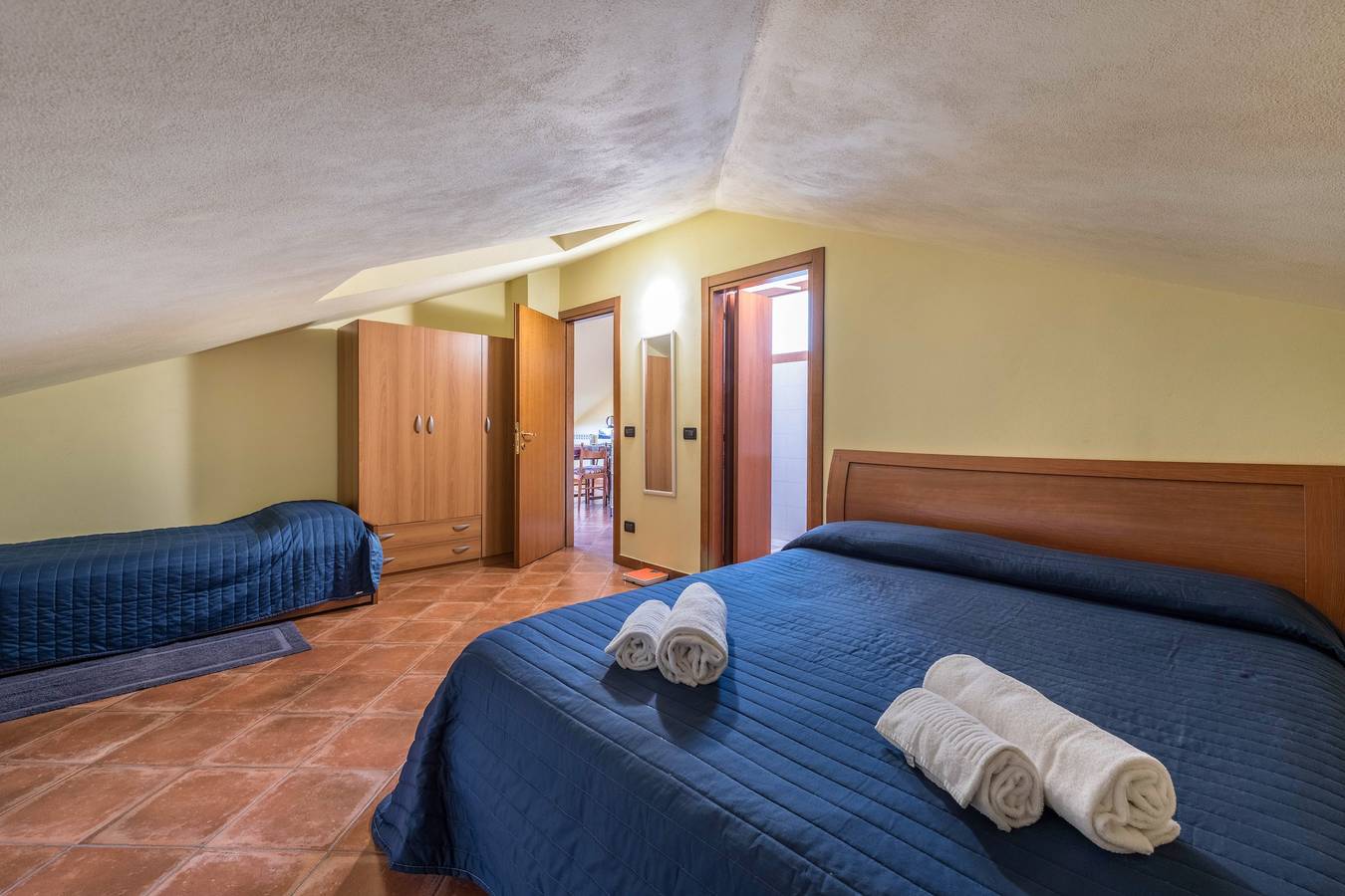 Appartamento intero, Appartamento 'Casa Caterina Mansarda' con vista lago, giardino e Wi-Fi in Marone, Comune di Marone