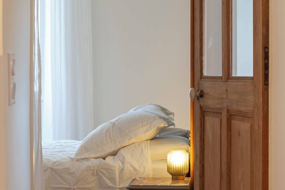 Beautiful village house 15 minutes from Avignon and Pont du Gard in Aramon, Region de Nimes