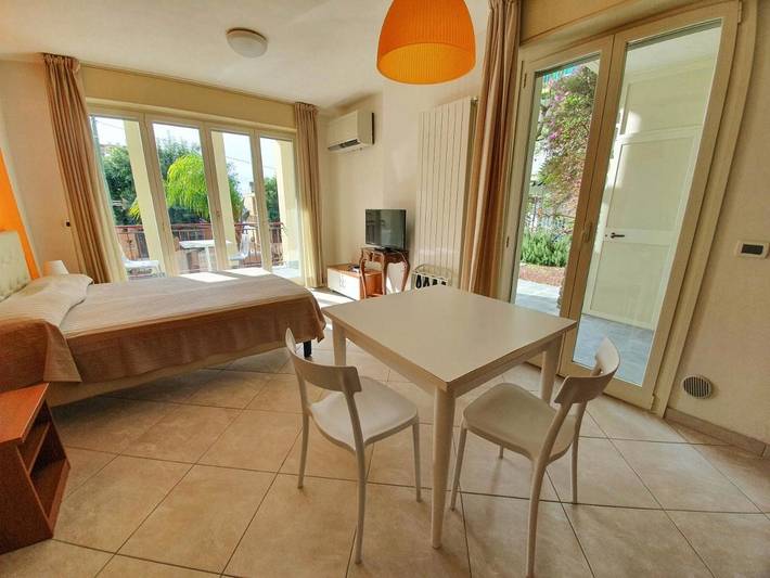 Location de vacances pour 2 personnes, avec piscine et jardin dans Ospedaletti - 4