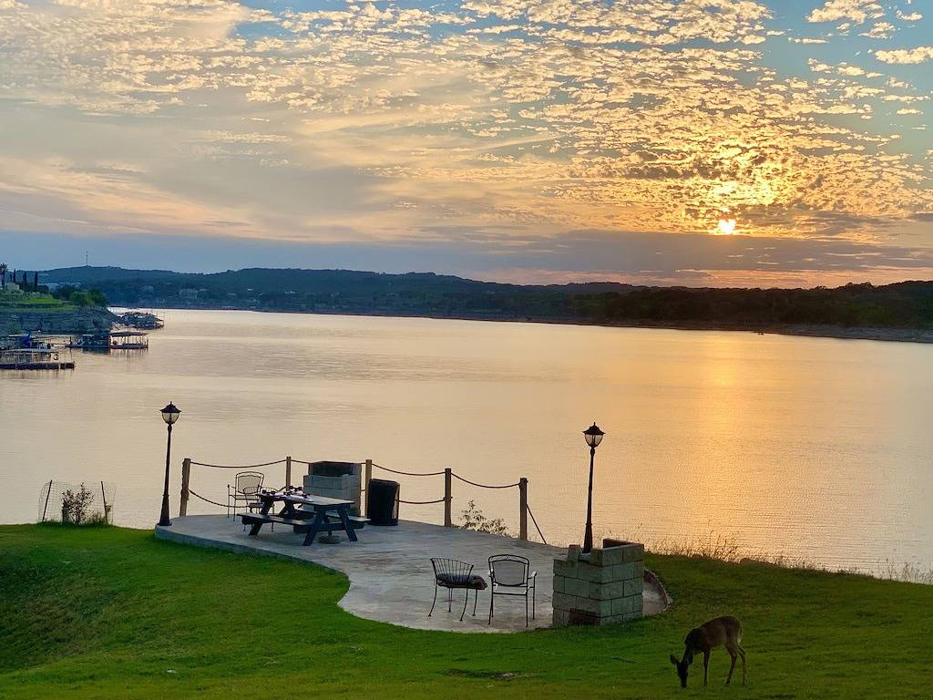 Ganze Wohnung, 180 degree Lake View From Private Villa on the Island on Lake Travis! in Lago Vista, Lake Travis