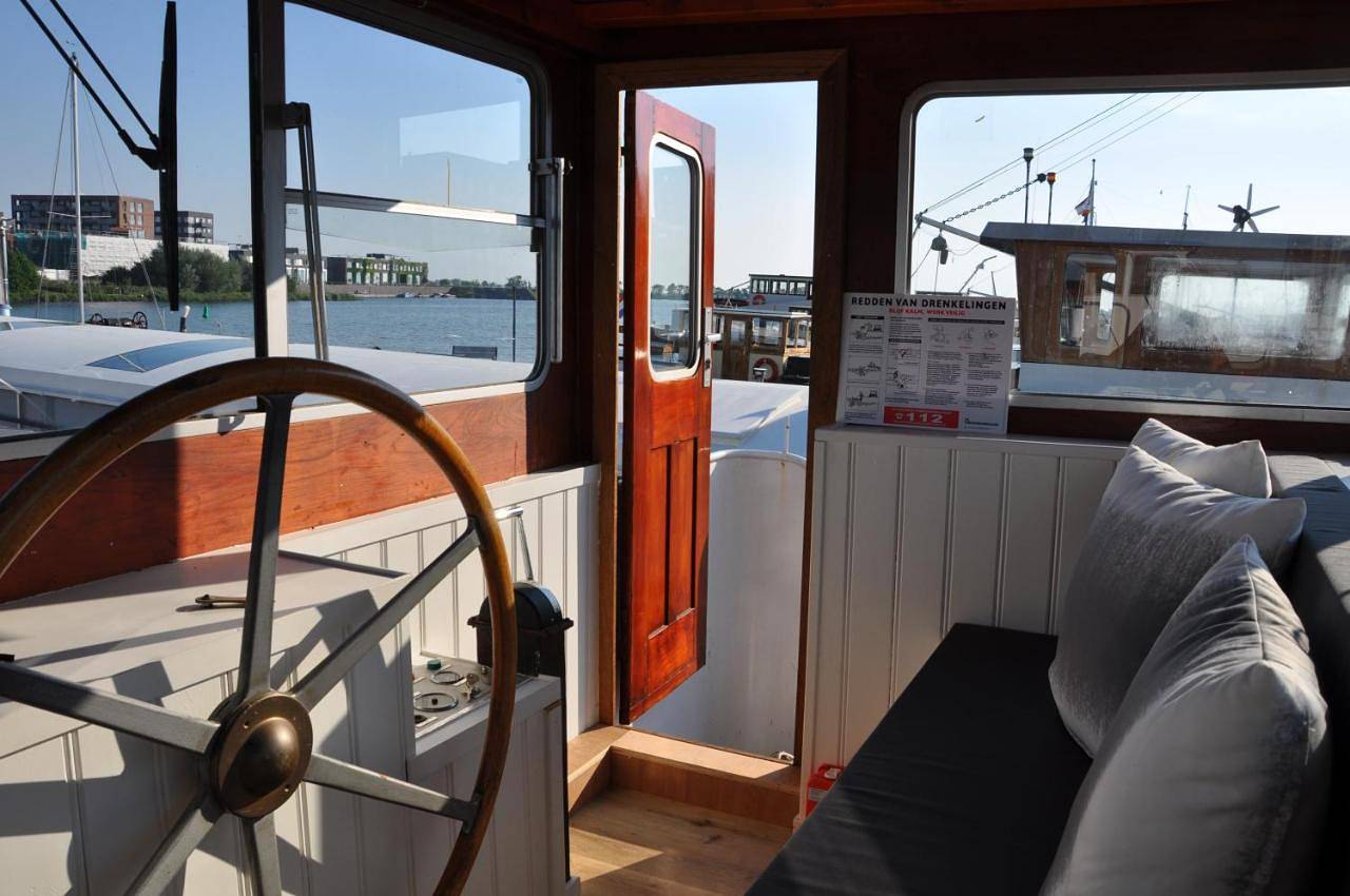 Geheel vakantieappartement, Private Lodge on Houseboat Amsterdam in Amsterdam Oost, Nederlandse kust
