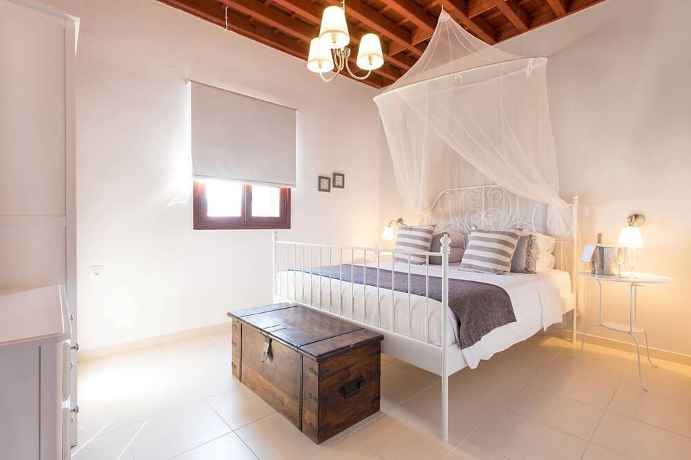 Villa Thalassa 2 | Cozy Greek Comfort | Private Shaded Courtyard | Outdoor Dining & Bbq | Steps from Lindos in Lindos, Rhodos