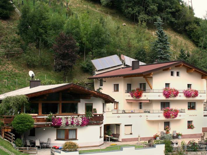 Ferienwohnung für 9 Personen, mit Balkon in Tiroler Oberland