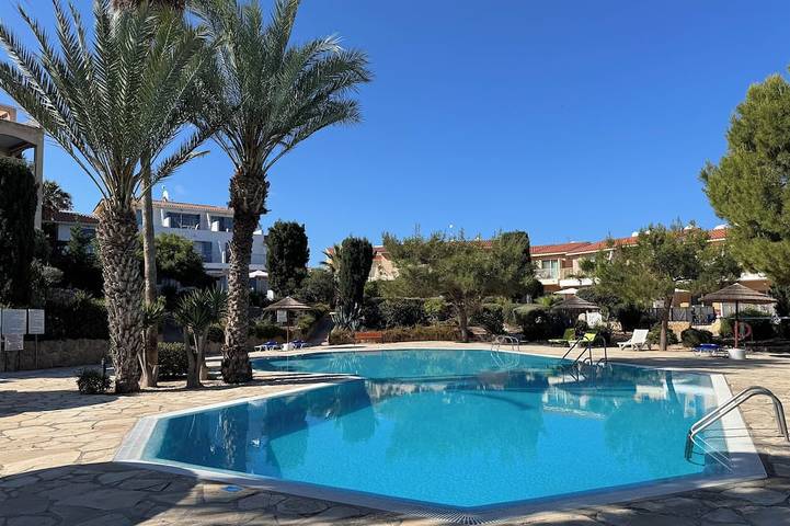 Villa for 8 people, with garden and pool as well as balcony in Paphos