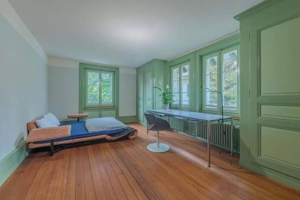 Ganze Wohnung, Zentrumsnahes, stilvolles Bijou in Bern mit Garten in Niederbottigen, Bern
