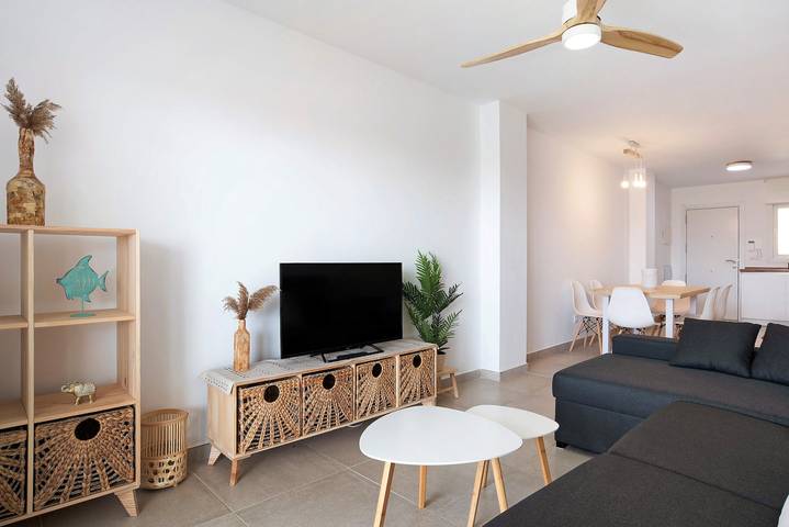 Apartamento entero, Apartamento 'Bajo Poniente' con vistas al mar, piscina compartida y Wi-Fi in Atlanterra, Tarifa