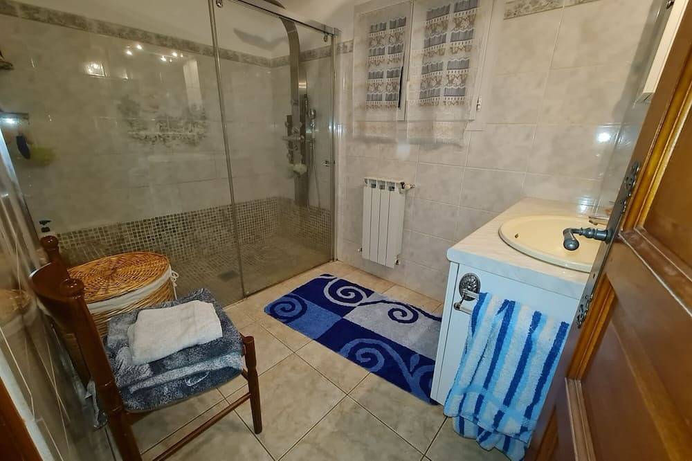 Villa 100 m2 With Swimming Pool, Summer Kitchen - Ideal For Family in AOC Saint-Julien, Región Brignoles